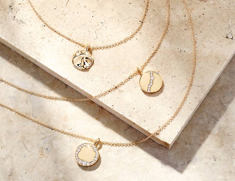 Three layered yellow gold necklaces