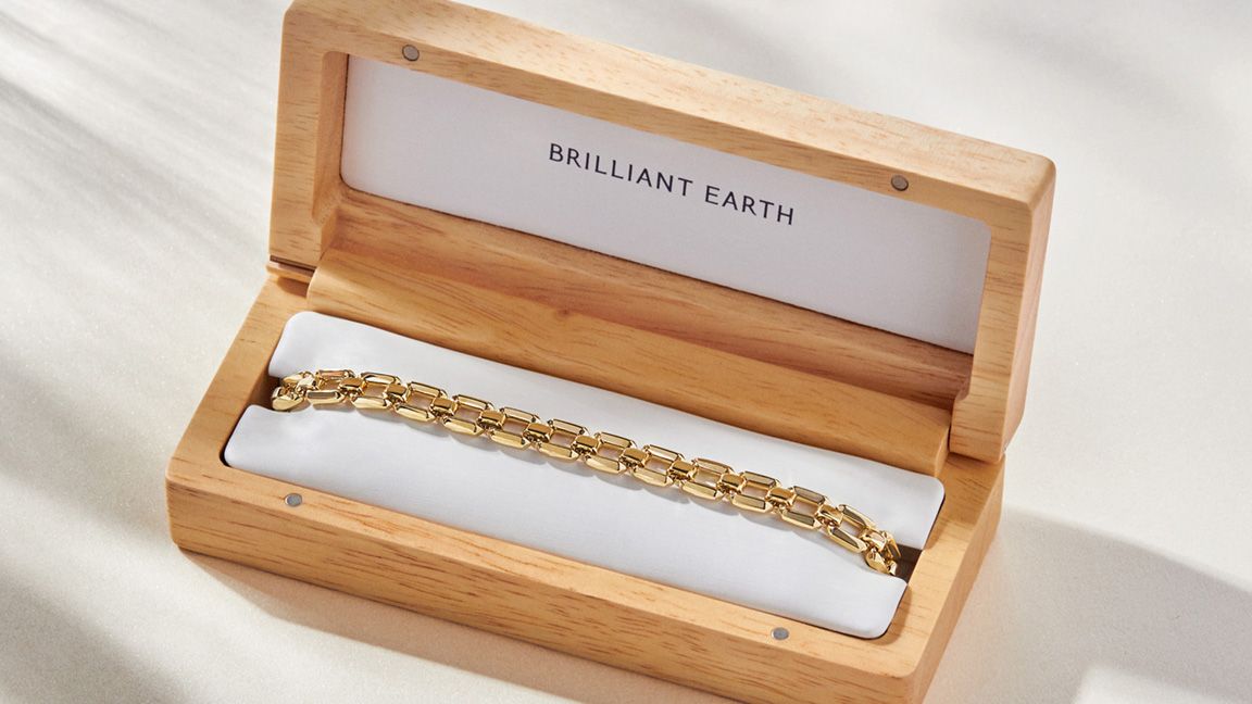 Ari 24 in. Beveled Figaro Chain Necklace in 14K Yellow Gold